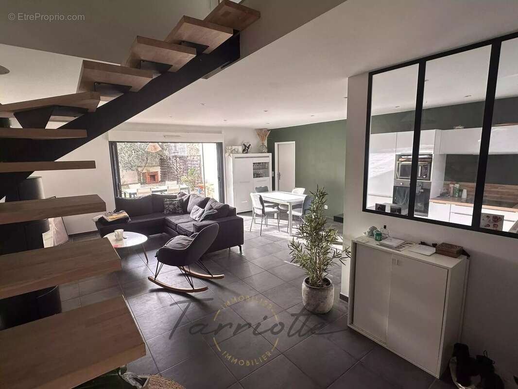 Maison à MALATAVERNE