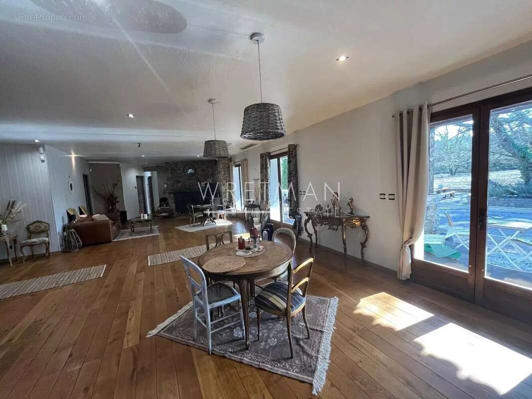 Maison à TOURRETTES