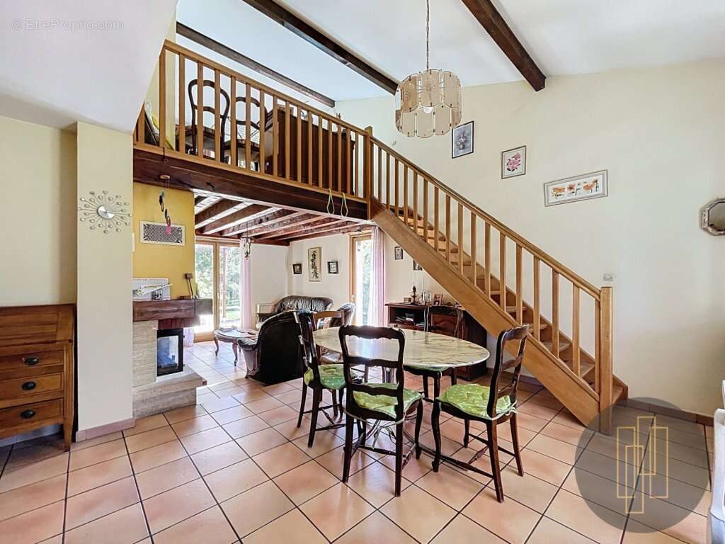 Maison à POUILLY-LE-MONIAL