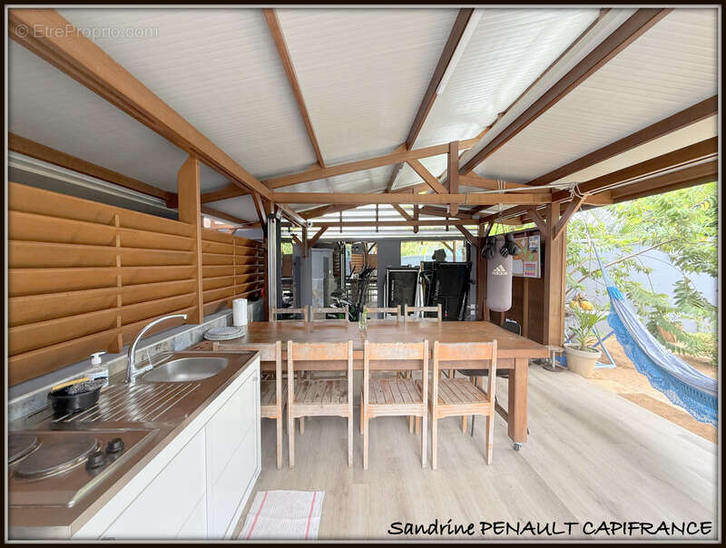 A vendre a kourou (97310) une magnifique villa t7 de 246 m² - avec 2 appartements t2 - terrain de 345 m² - au prix de 599 000 € - photo 6
