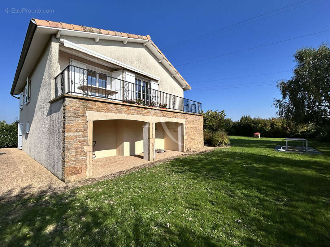 Maison à SAINT-MARTIN-BELLE-ROCHE