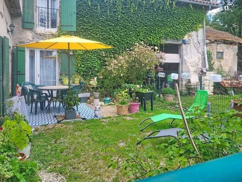 Maison à MEZIN