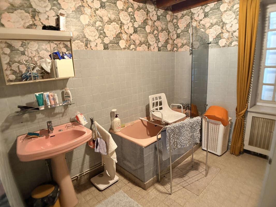 Maison à BELLENAVES