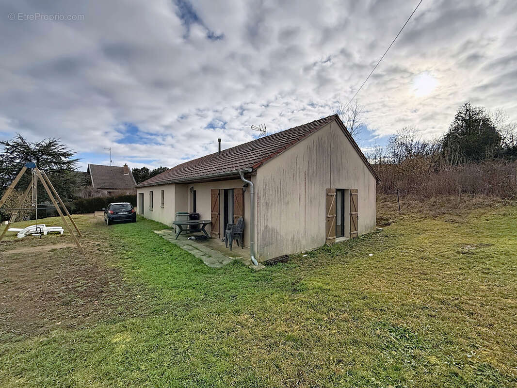 Maison à MIRECOURT