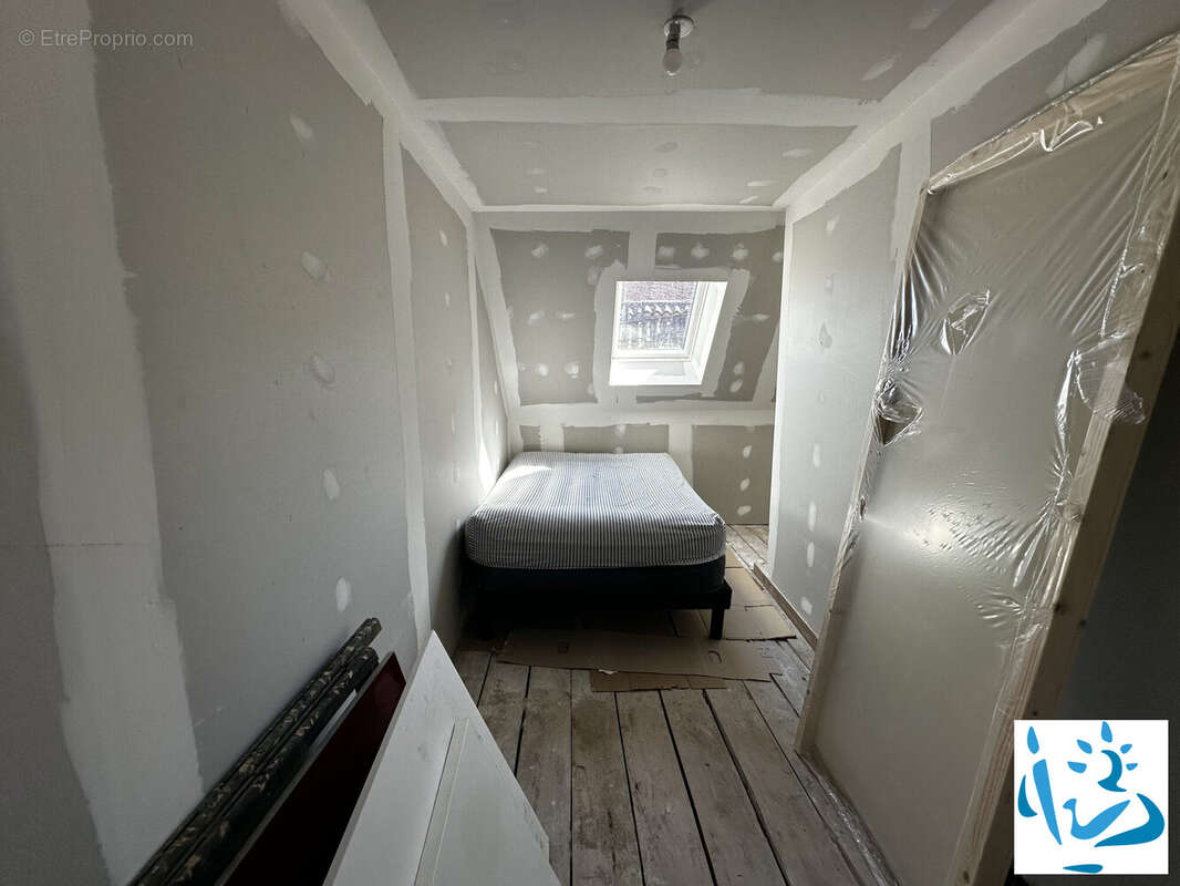 Maison à SAINT-JULIEN-DU-SAULT