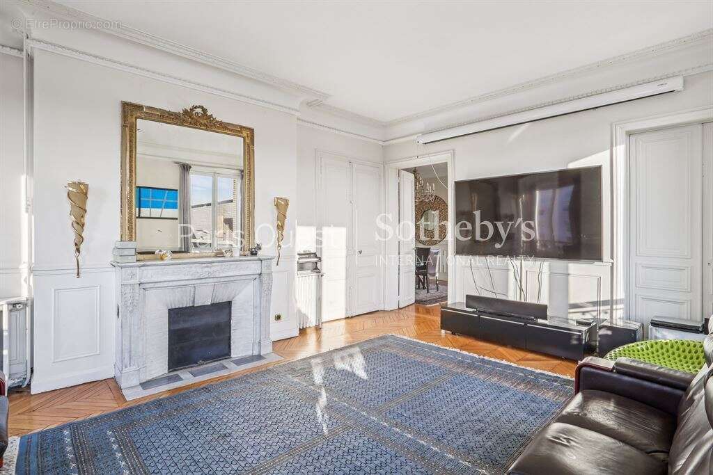 Appartement à NEUILLY-SUR-SEINE