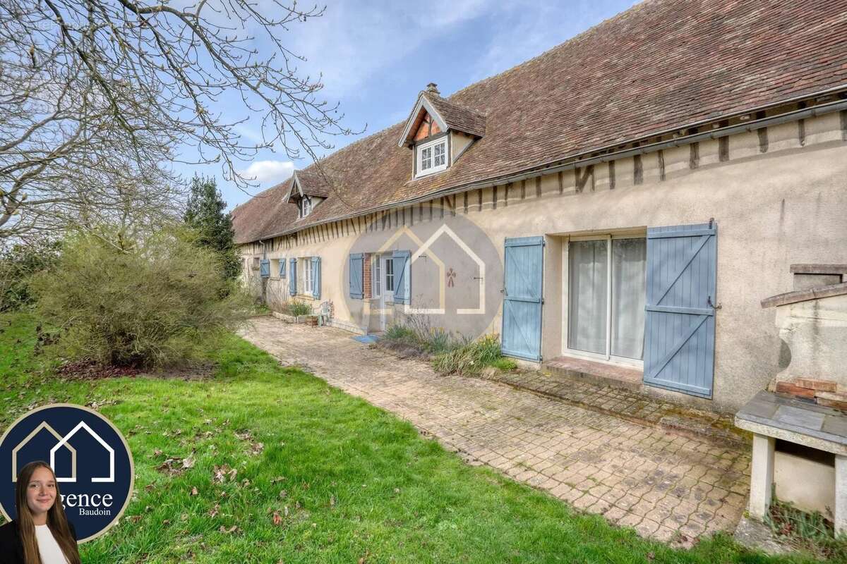 Maison à TREMBLAY-LES-VILLAGES