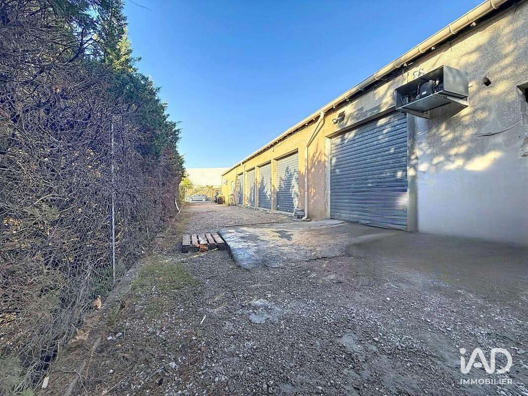 Commerce 850 m² à Villeneuve-Les-Beziers  - photo 7