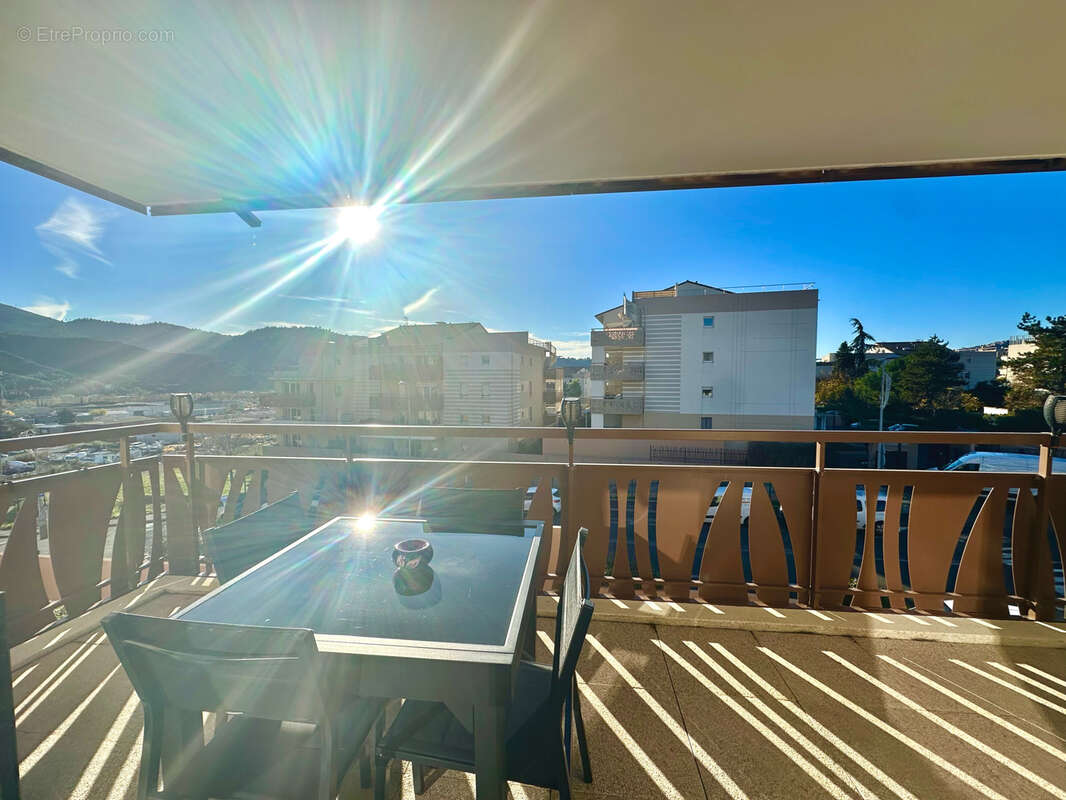 Appartement à CARROS