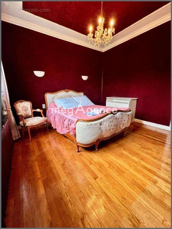 Maison à VILLENEUVE-SUR-YONNE