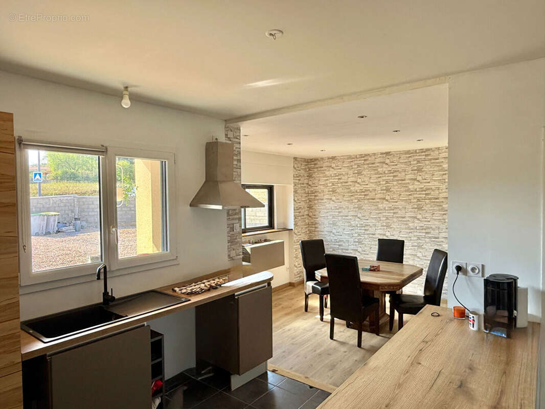 ARTONNE / Villa à vendre de plain-pied de 113 M2 avec garage et annexe extérieur pour réceptions ! - photo 5