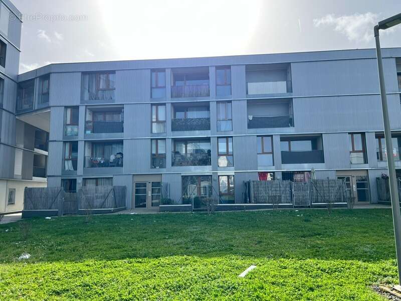 Appartement à BEAUZELLE