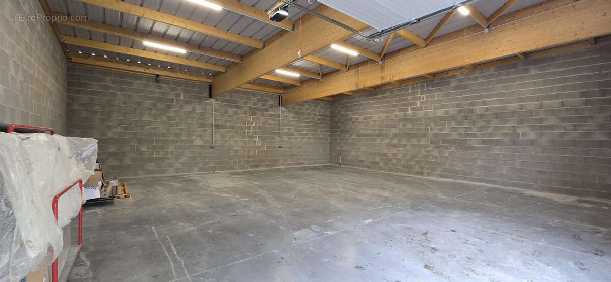 Commerce à LES PONTS-DE-CE