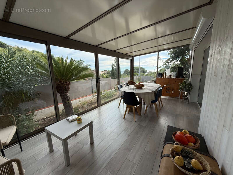 Villa rénovée vue mer à vendre LES ISSAMBRES (83) - photo 20