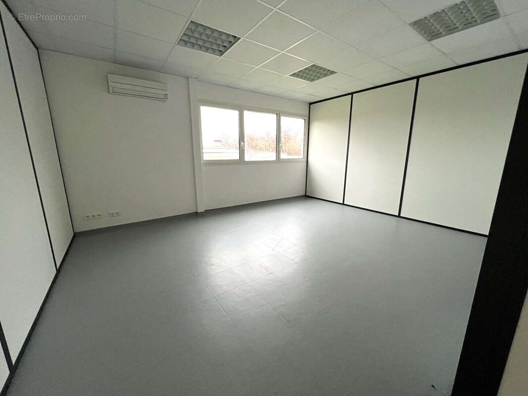 Commerce à SAUVAGNON