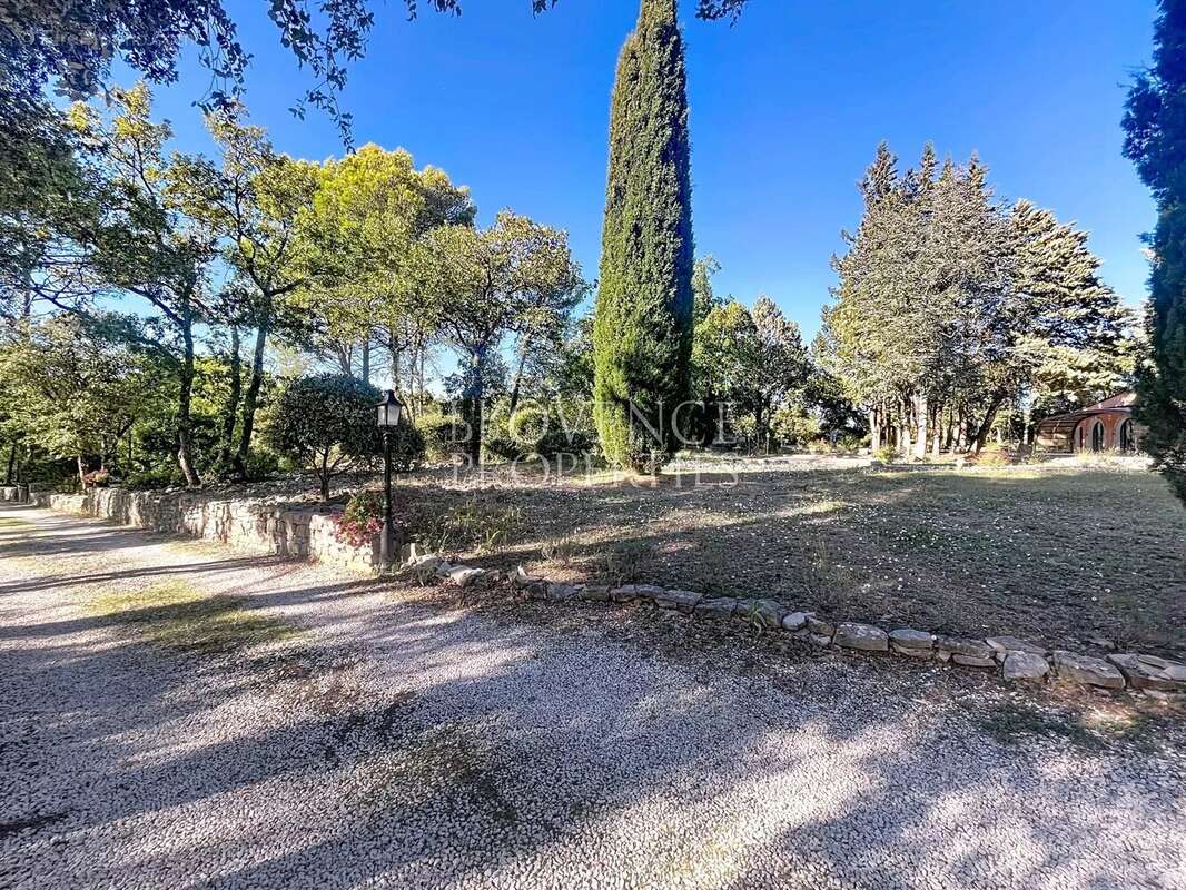 Maison à BESSE-SUR-ISSOLE