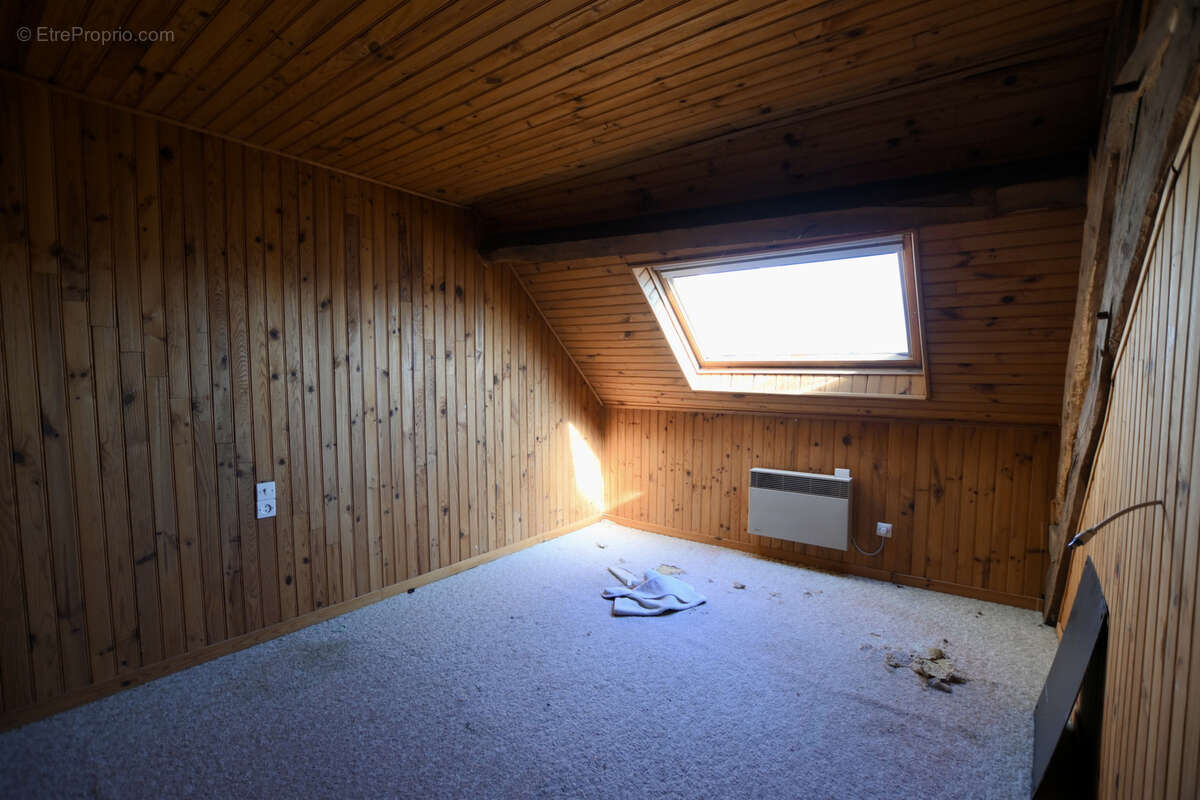 Commerce à QUARRE-LES-TOMBES