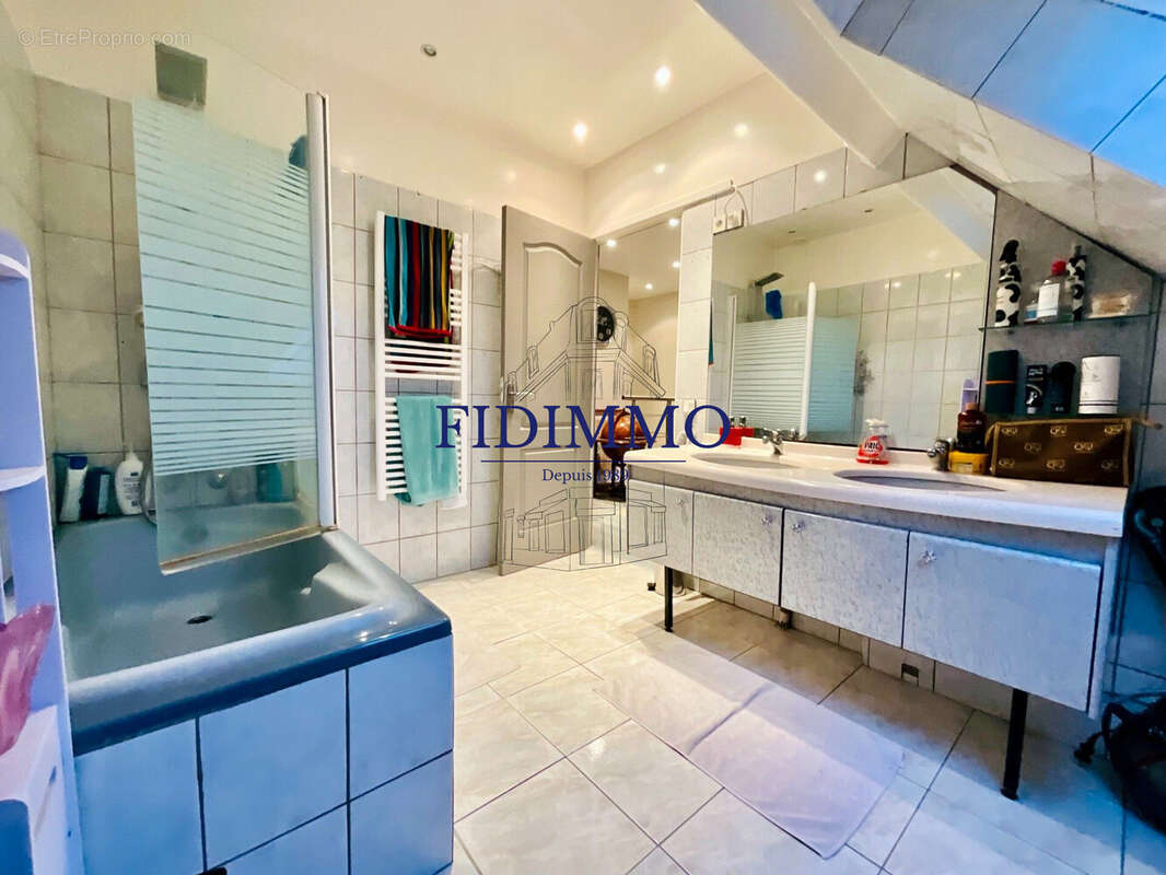 Maison à CHENNEVIERES-SUR-MARNE