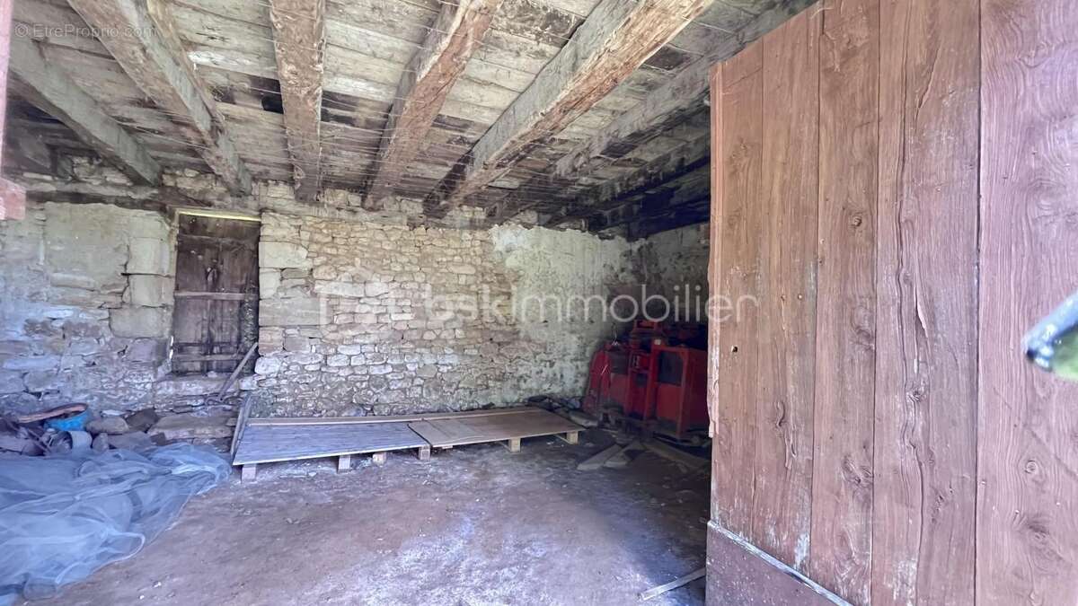 Grange en pierre a magnifier, 150m² au sol - photo 3