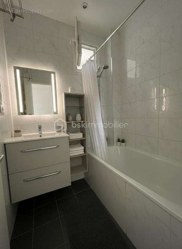 Appartement à LES CLAYES-SOUS-BOIS