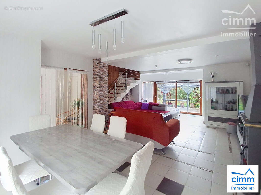 Maison à NOYAL-CHATILLON-SUR-SEICHE