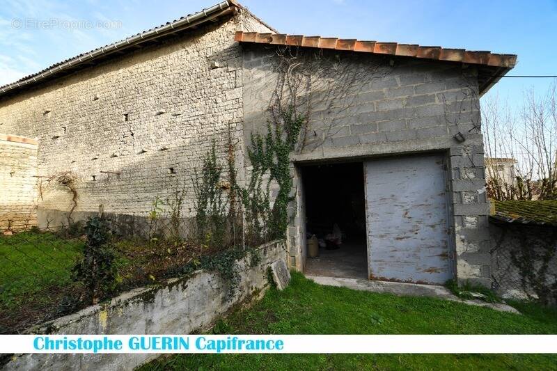 Autre à MONTIGNAC-CHARENTE