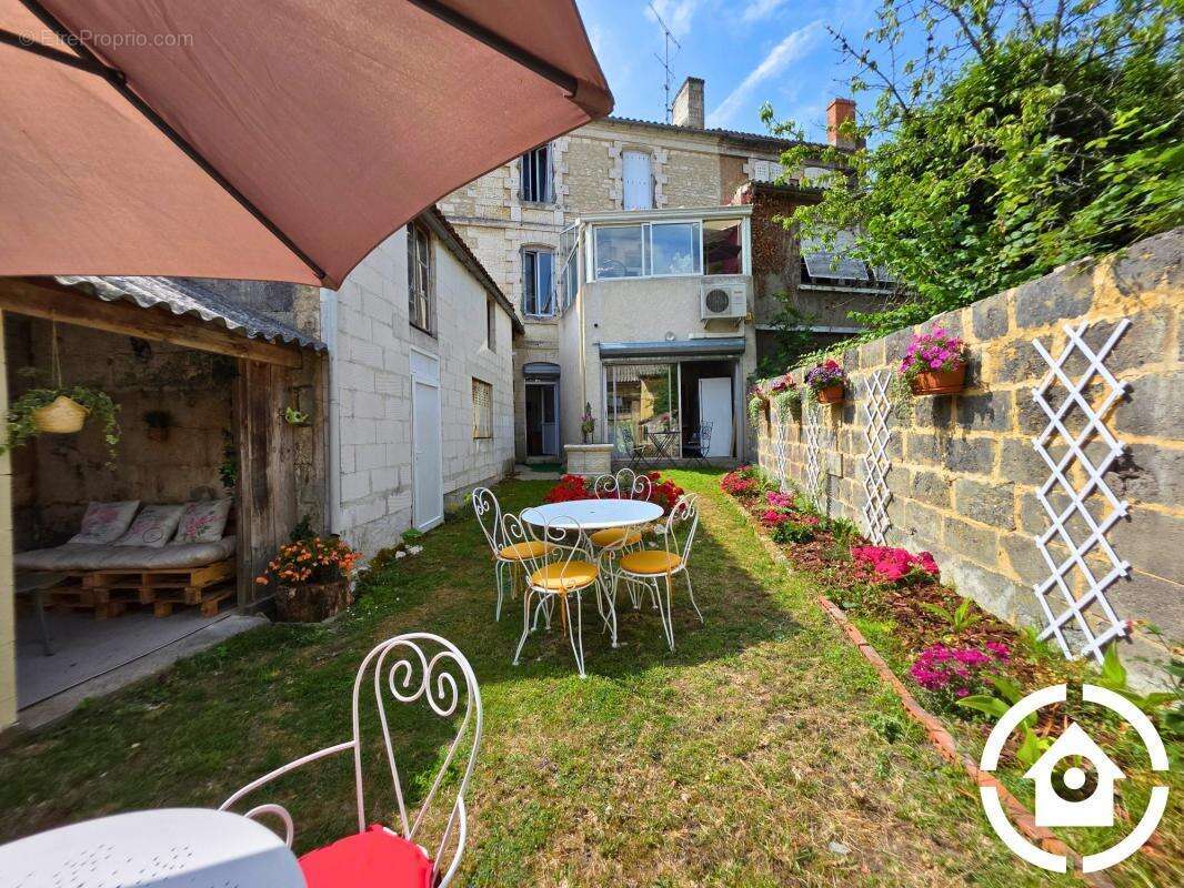 Appartement à RUELLE-SUR-TOUVRE