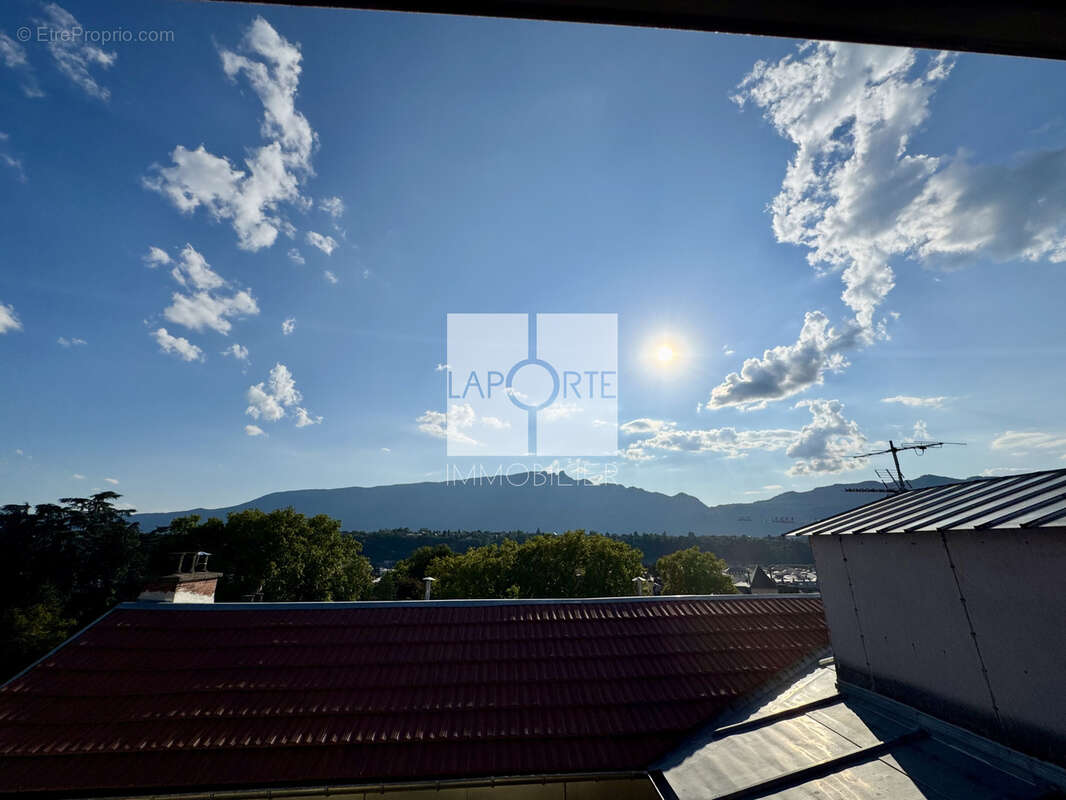 T3 rénové en dernier étage au centre d'Aix-les-Bains - photo 9
