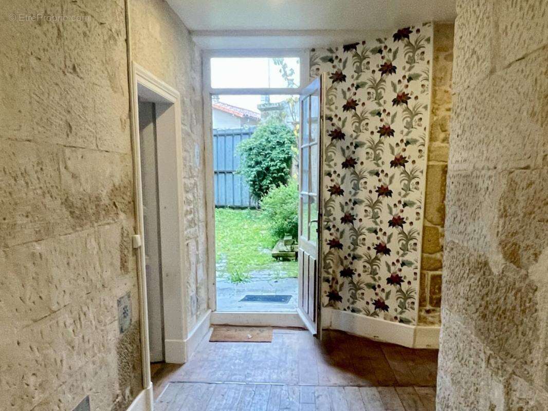 Maison à CHEF-BOUTONNE