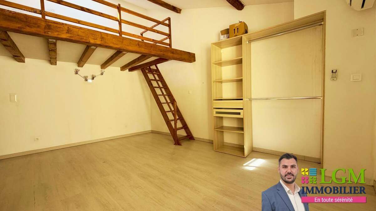 Maison à VESTRIC-ET-CANDIAC