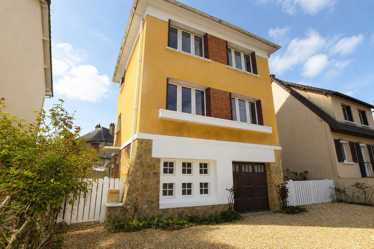 Maison à BOIS-D'ARCY
