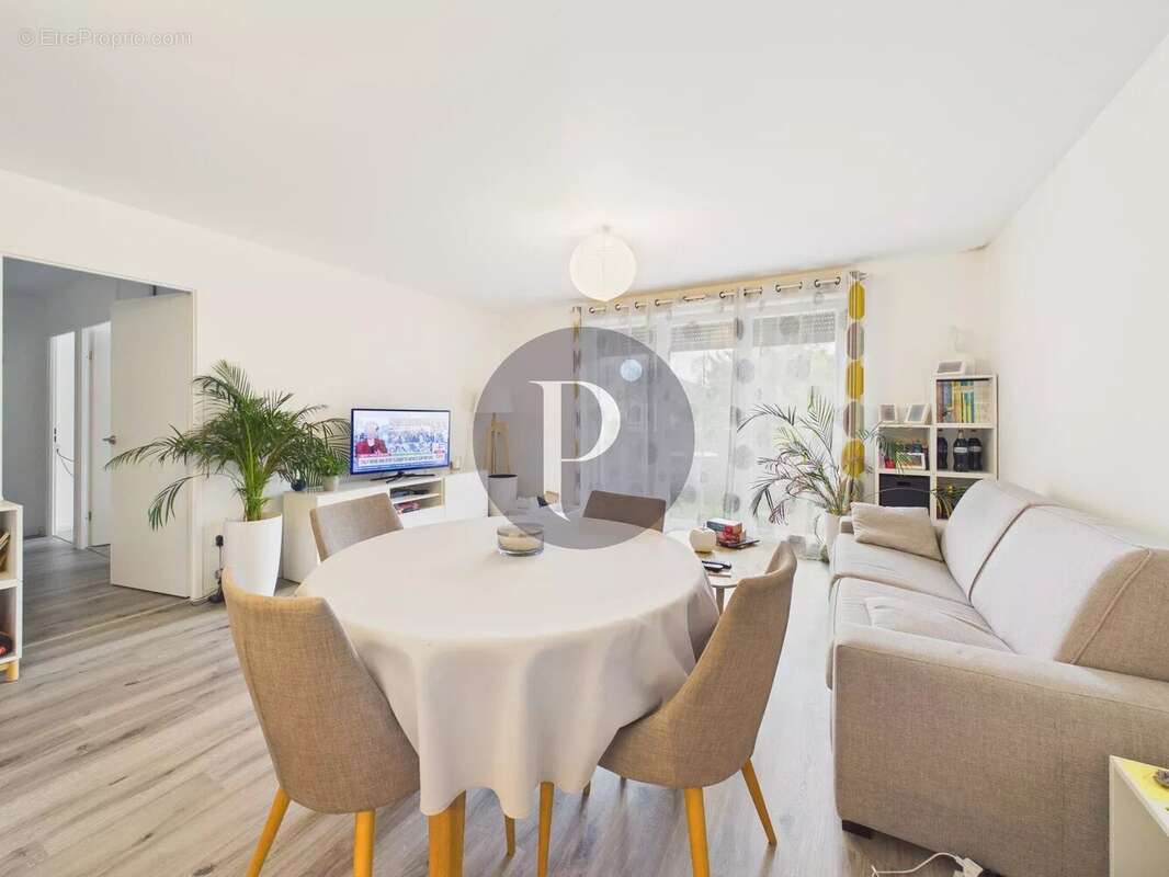 Appartement à FRESNES