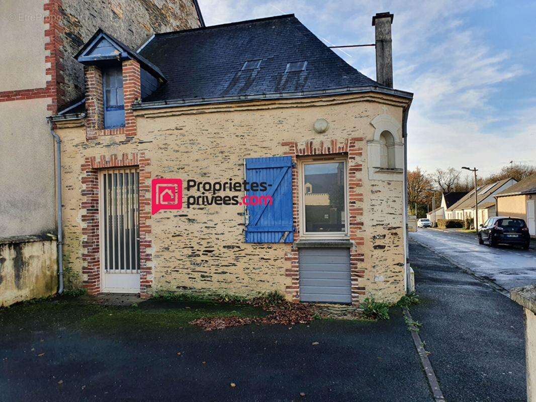 Maison à NOYANT-LA-GRAVOYERE