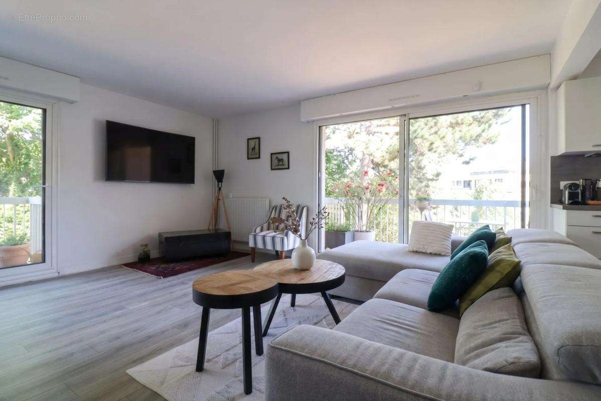 Appartement de 4 pièces de 79 m² à Garches - photo 3