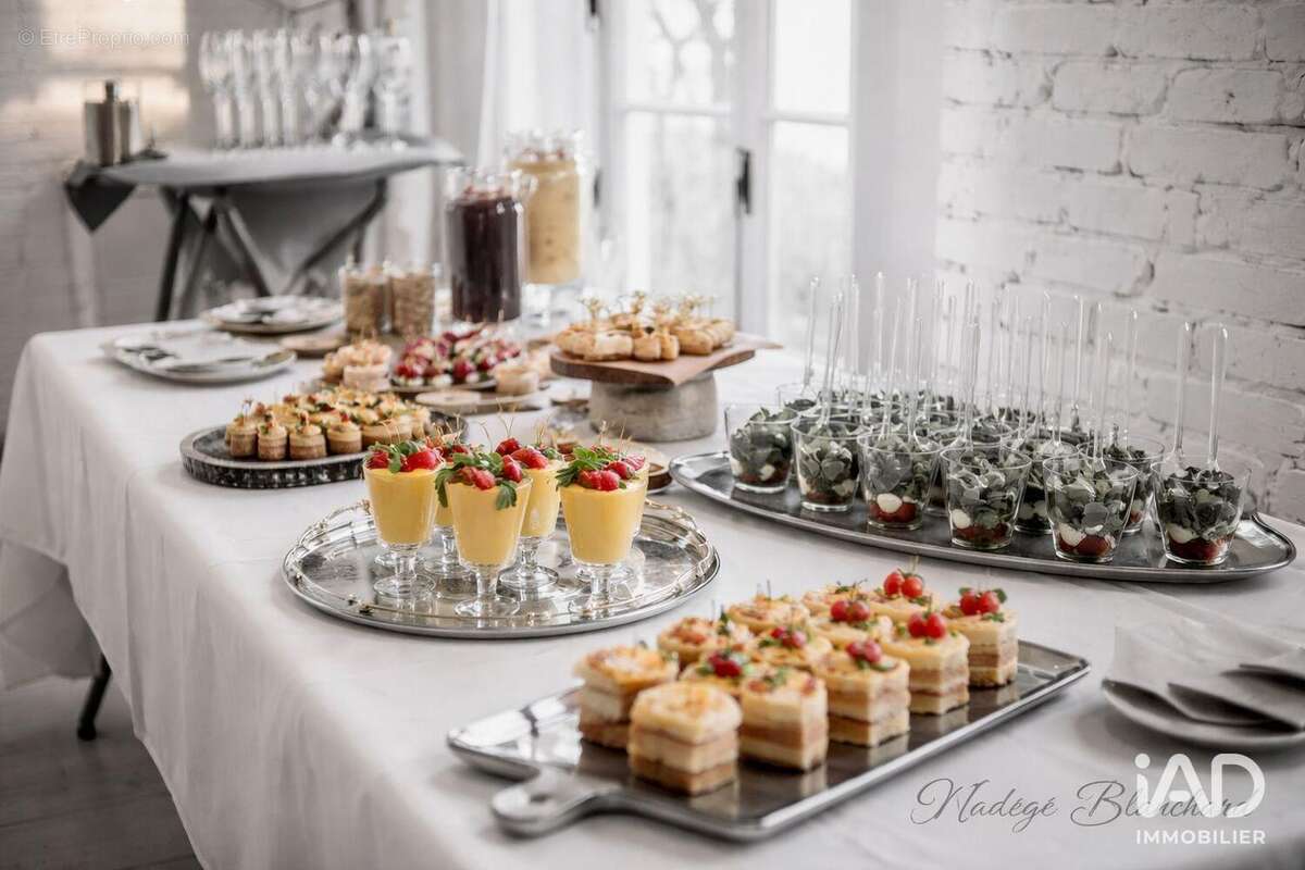 Photo 9 - Commerce à SURGERES