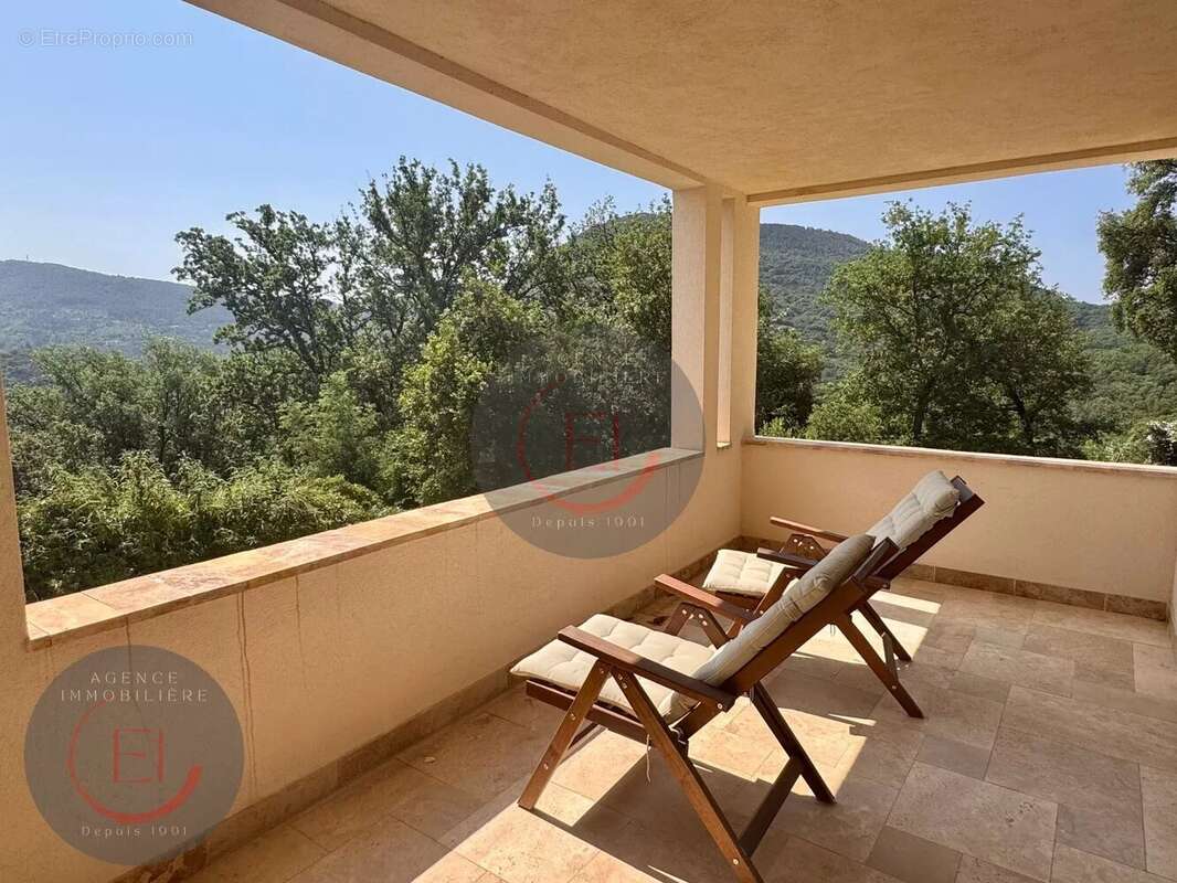 Maison à LES ADRETS-DE-L&#039;ESTEREL