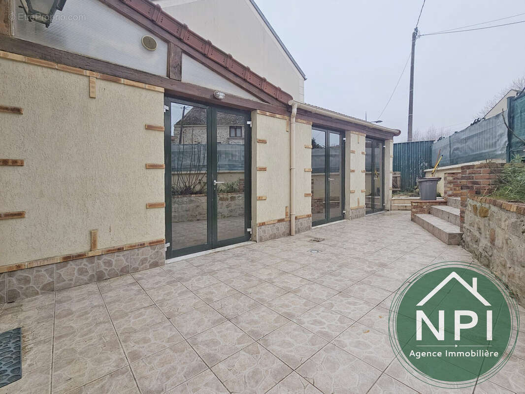 Maison à VAUX-LE-PENIL