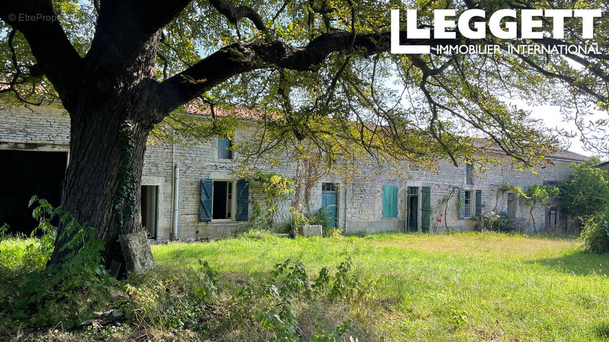 Maison à CHEF-BOUTONNE