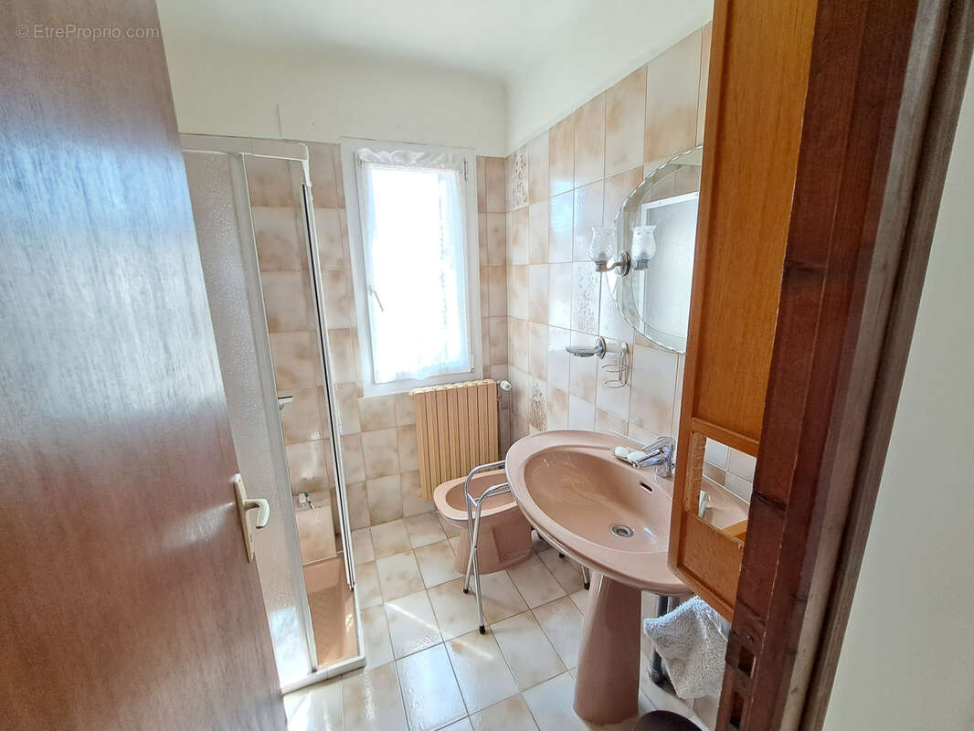 Maison très lumineuse sur un terrain clos de 304m2 avec un garage. - photo 15