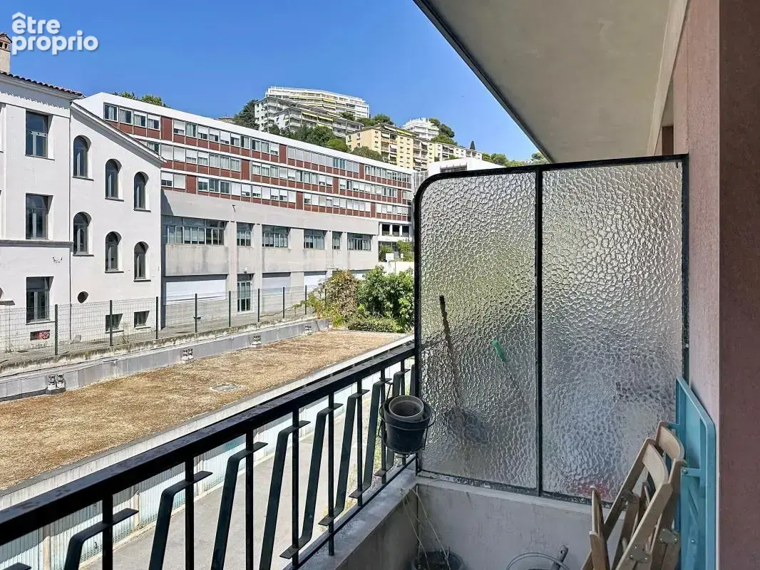 Grand F1 avec Balcon et cave - photo 10