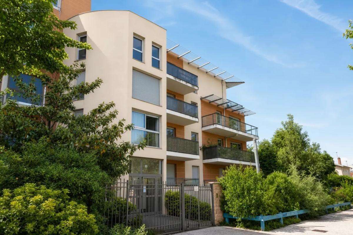 Lyon 8 - T3 , Balcon et Garage en Sus - photo 2