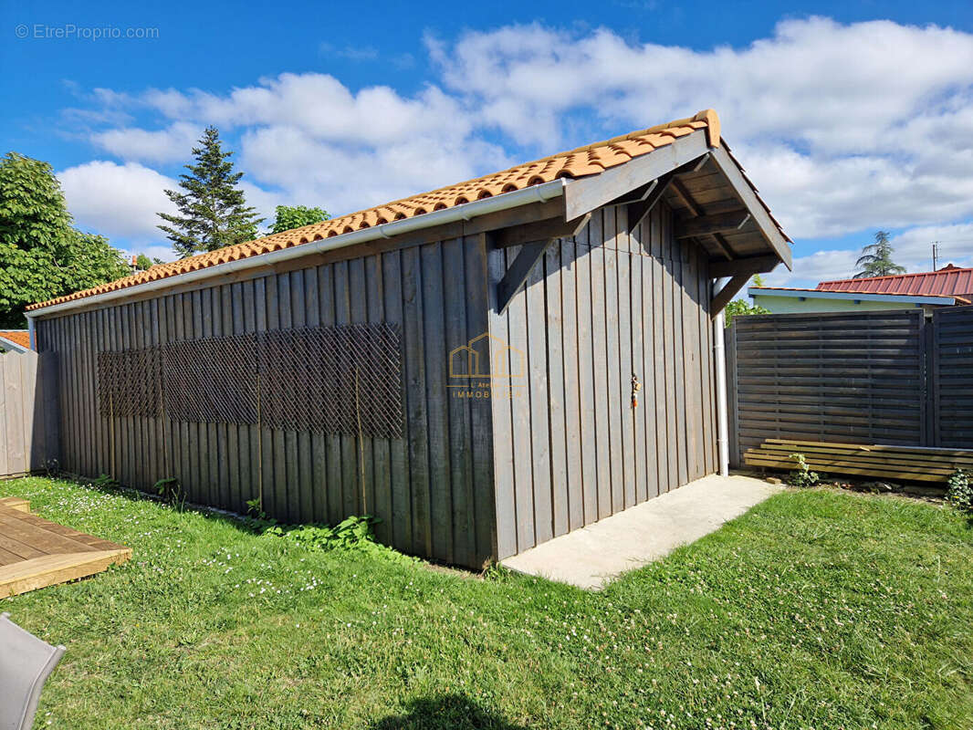 Maison de plain-pied rénovée avec piscine et garage à vendre à Gujan-Mestras, quartier Meyran - photo 16