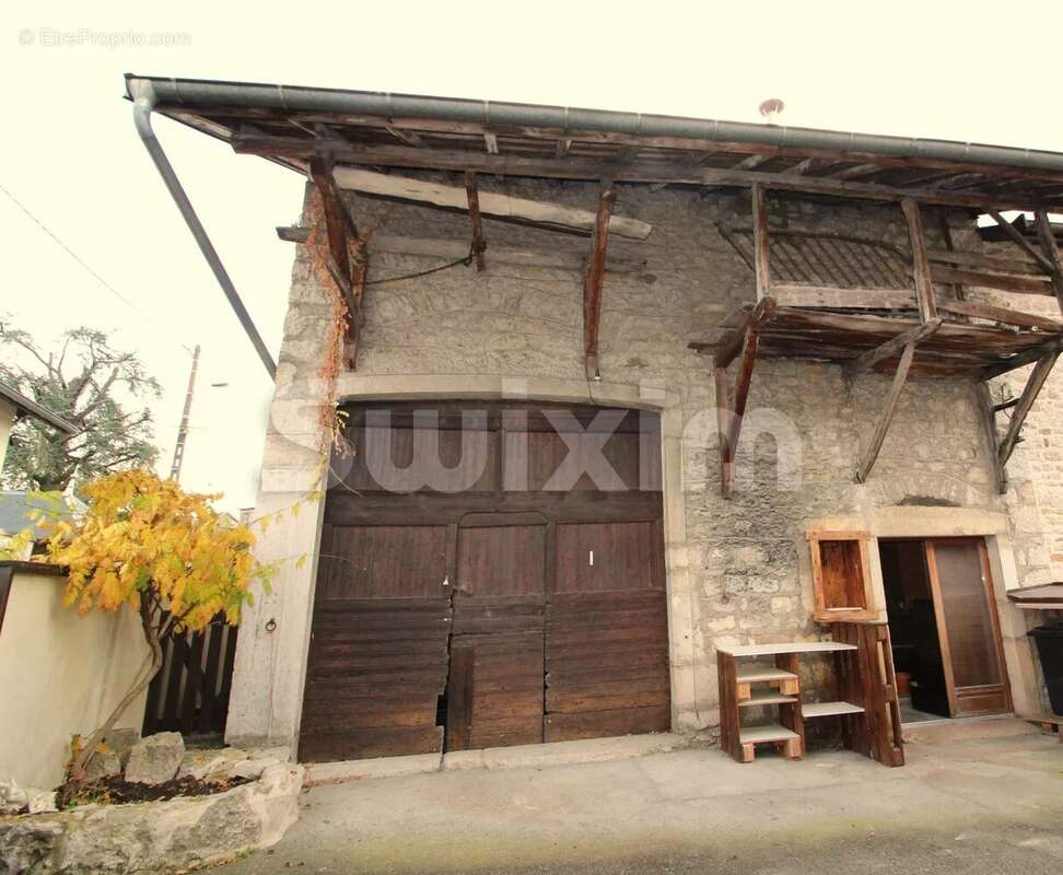 Maison à VIRIEU-LE-GRAND