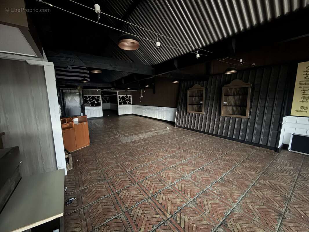 Commerce à VILLECHETIF