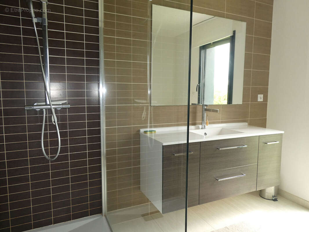 Maison Pont L Eveque 204.42 M², terrain 4300 M², 4ch, bureau, garage 2 voitures - photo 9