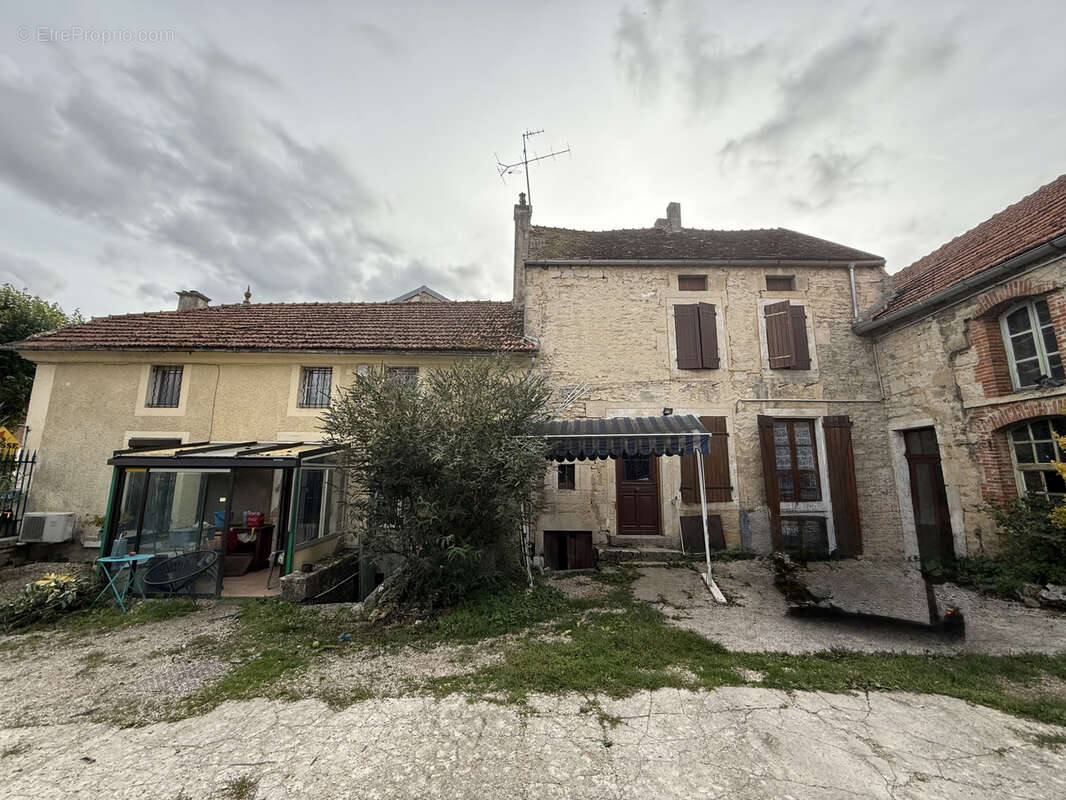 Appartement à COULMIER-LE-SEC