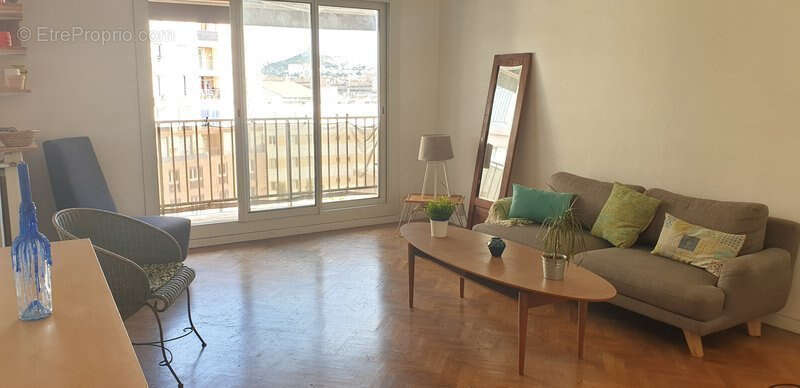 Appartement à MARSEILLE-2E