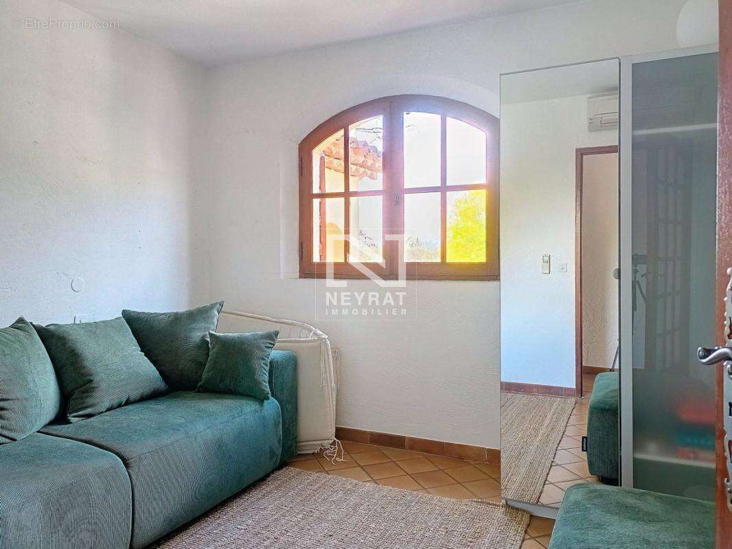 Maison à TOURRETTES