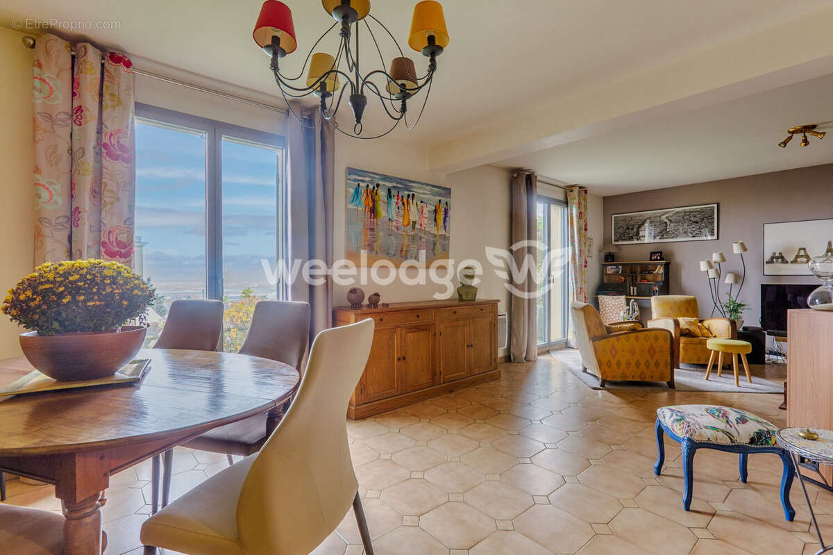 Maison à CHANTELOUP-LES-VIGNES