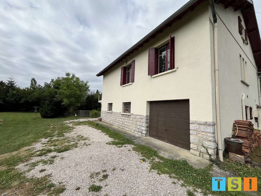 Maison à MONTREJEAU